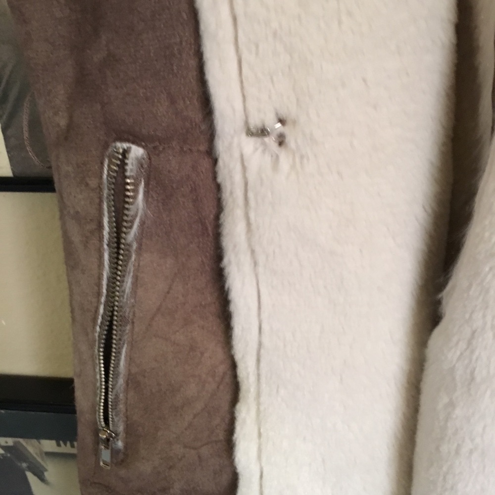 Vest - Picture 3 of 5